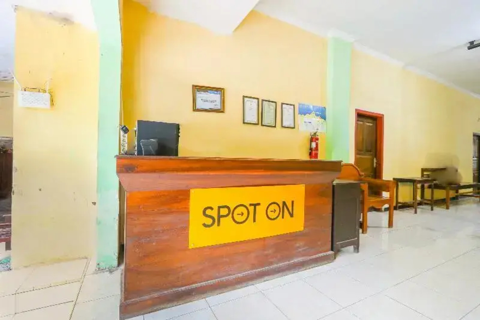 SPOT ON 2422 Hotel Moga Sari