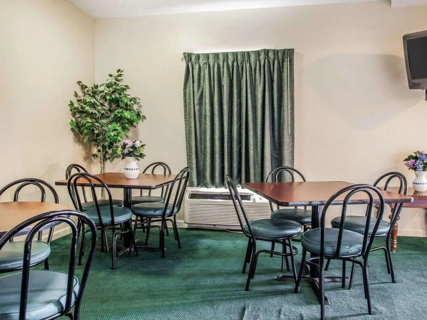 Econo Lodge & Suites Granite City