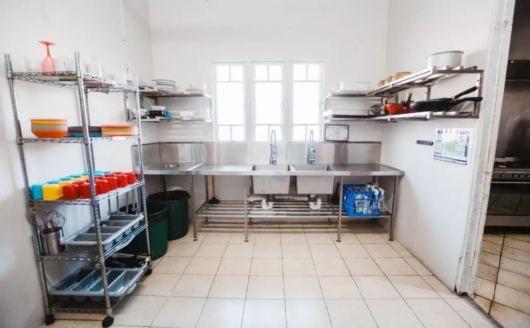 Mad Monkey Backpackers Central