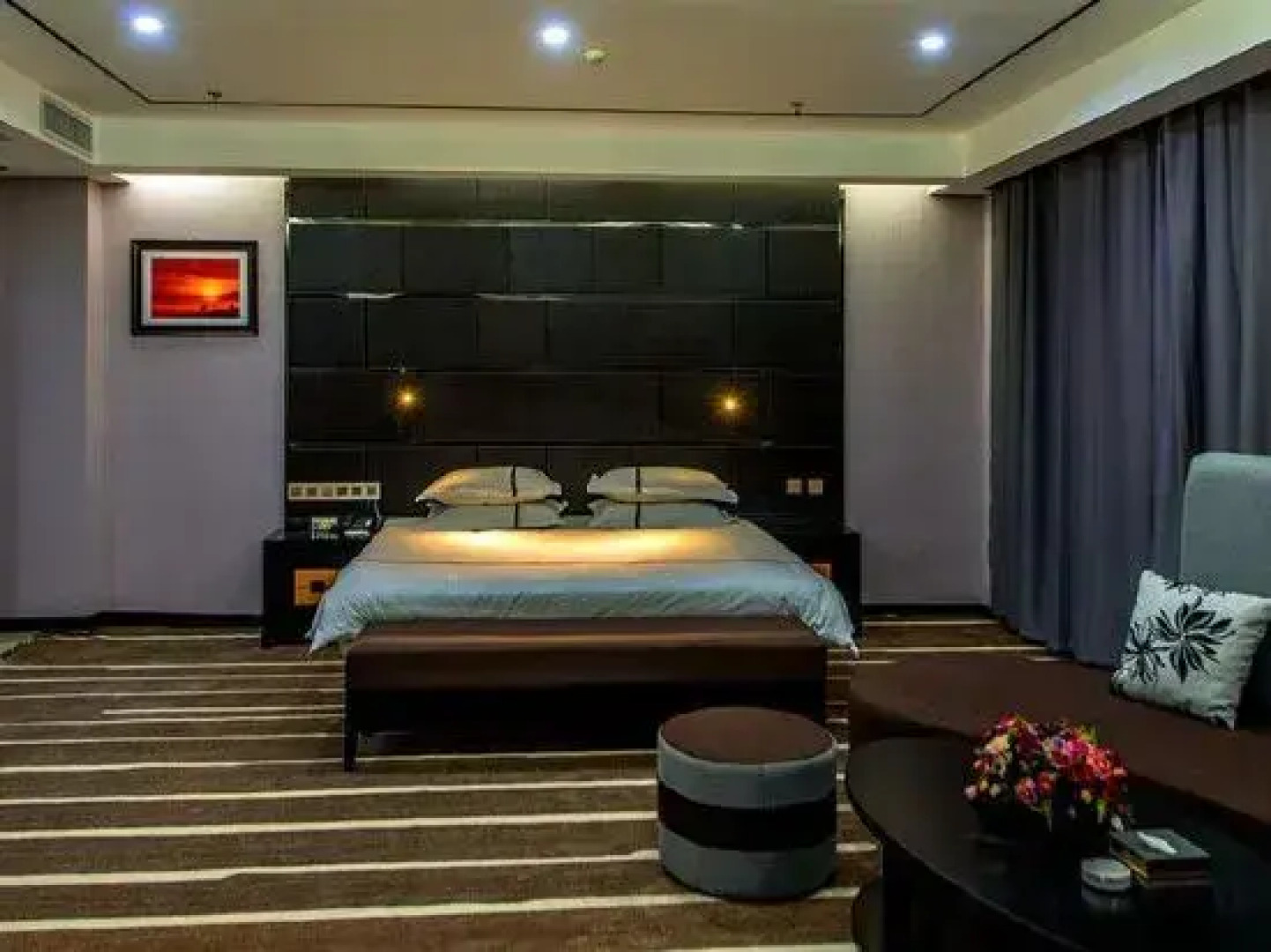 Hotels in Yiningbaiman