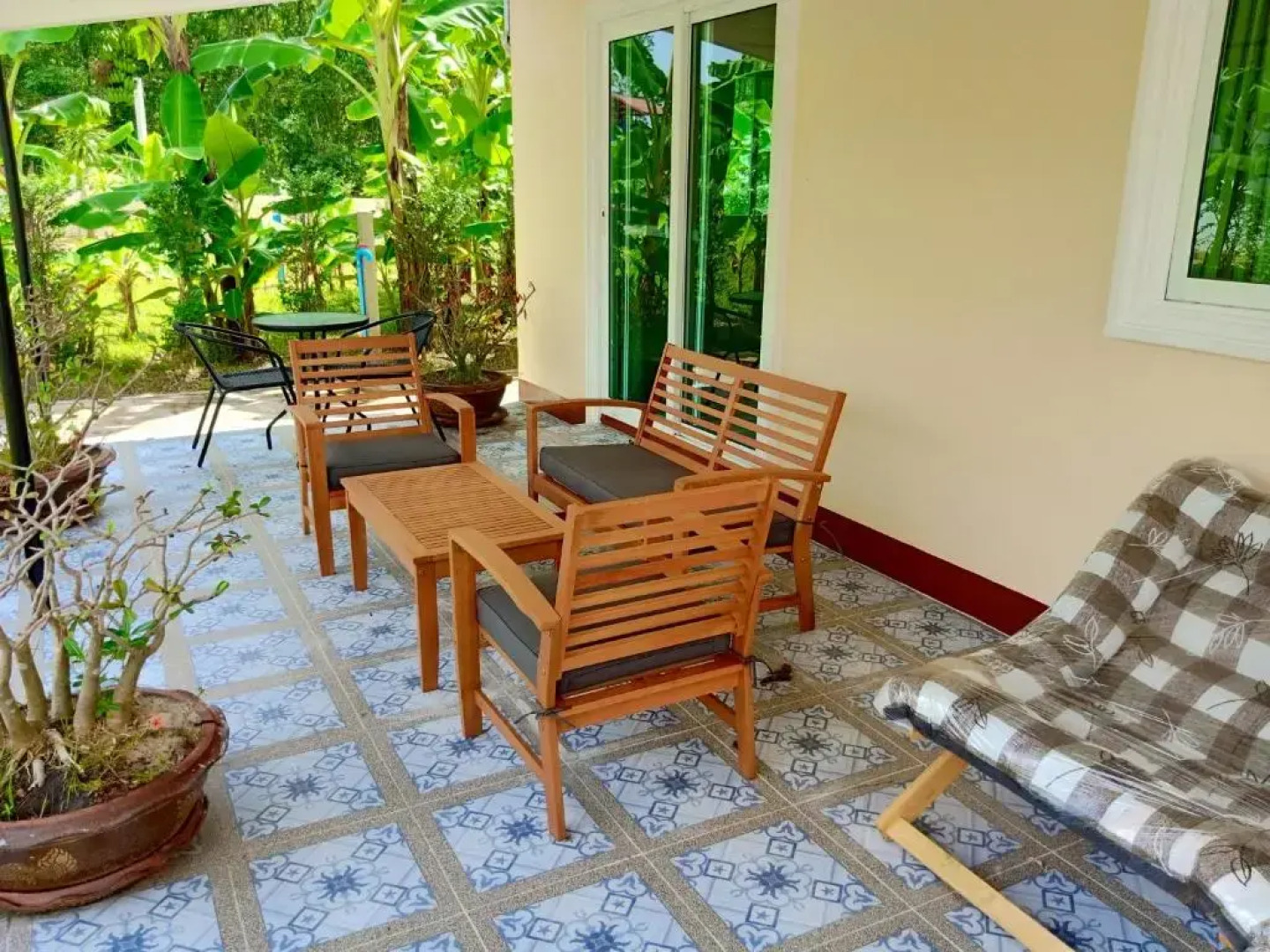 Private 2 Bedroom Villa With Swimming Pool Tropical Gardens Fast Wifi Smart Tv