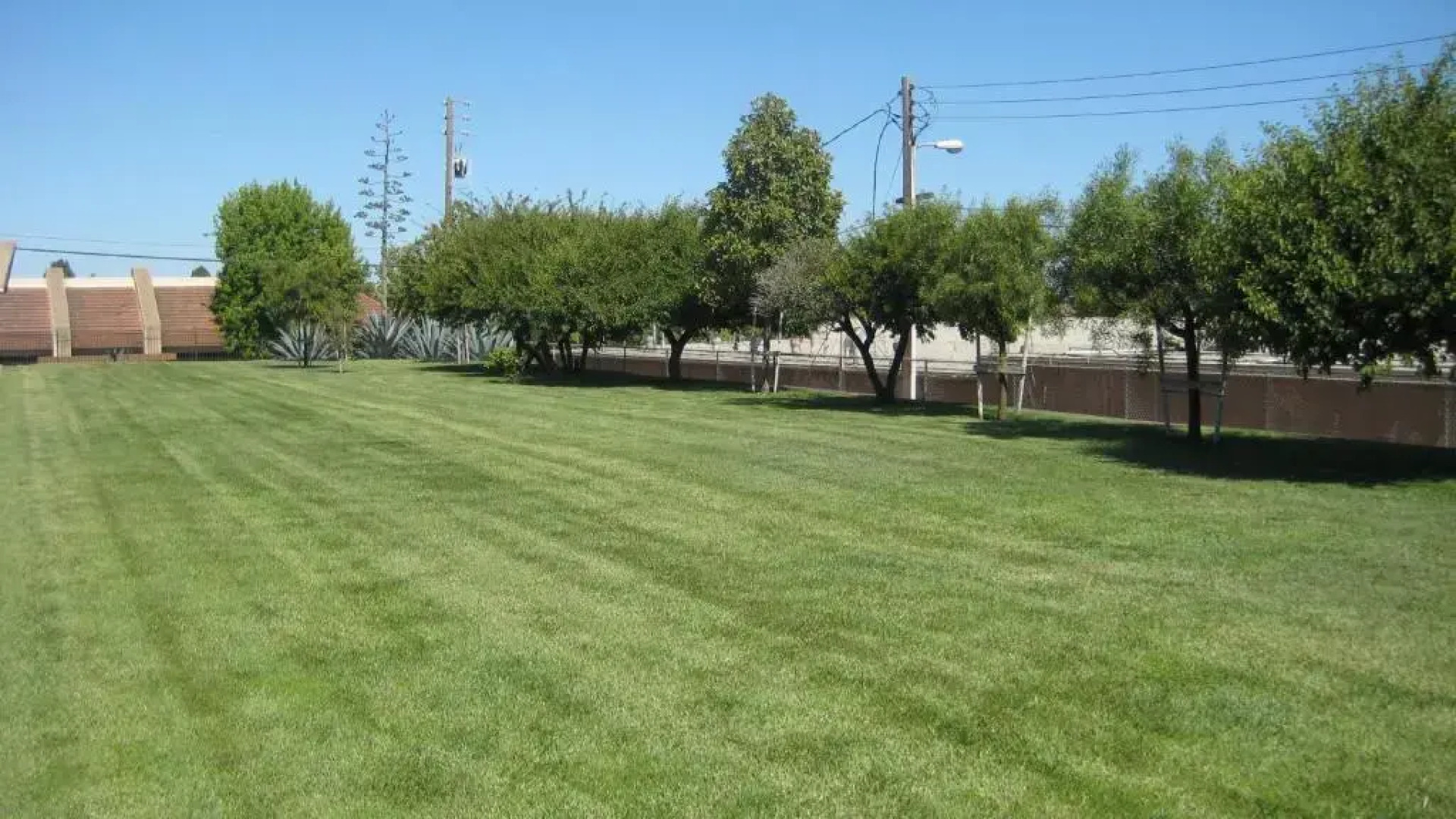 Solaire Inn & Suites