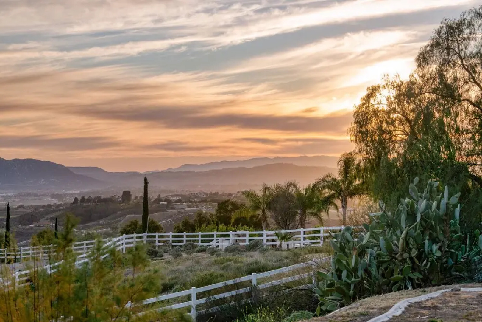 Casa Sancerre by Avantstay - Hilltop Estate w Breathtaking Views, Pool & Hot Tub