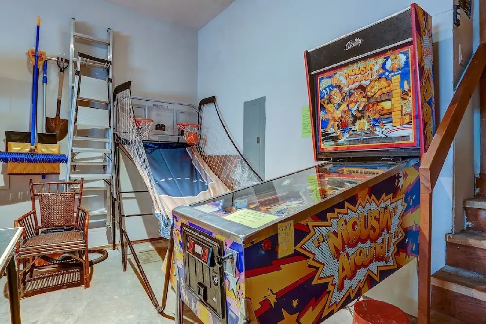 22 Rogue Home with Private Hot Tub, BBQ, and Game Room by RedAwning