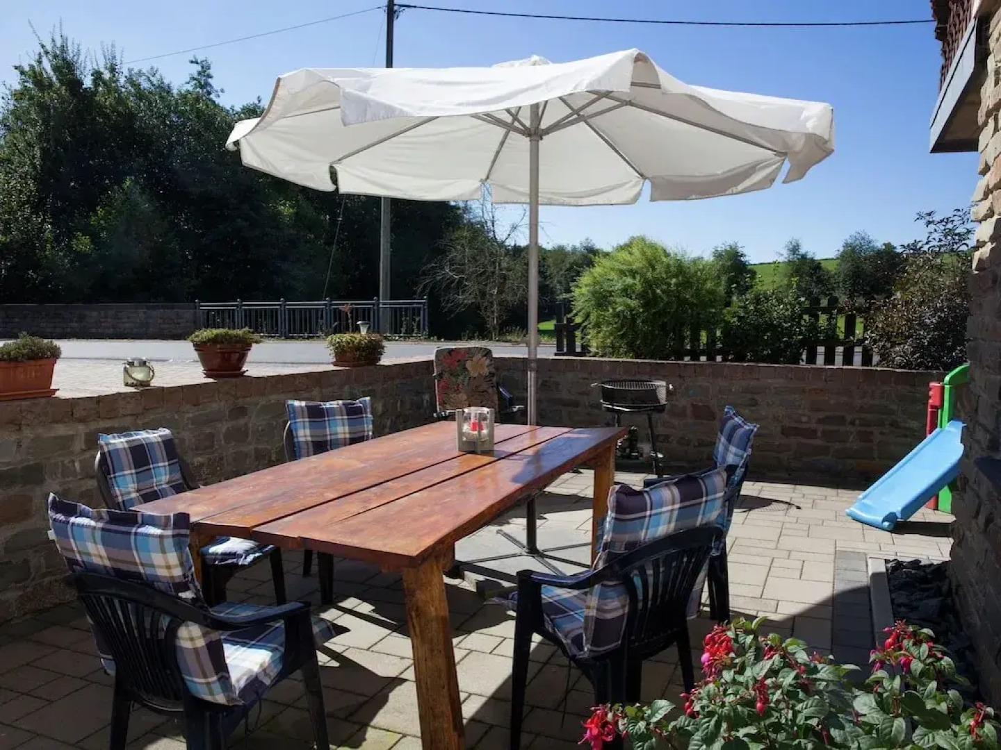 Serene Apartment near Lake in Halenfeld