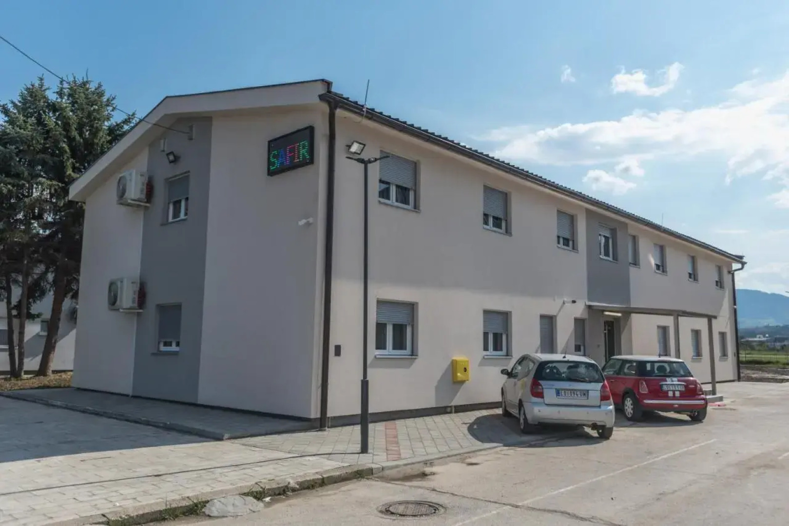 Plavi restoran, Loznica