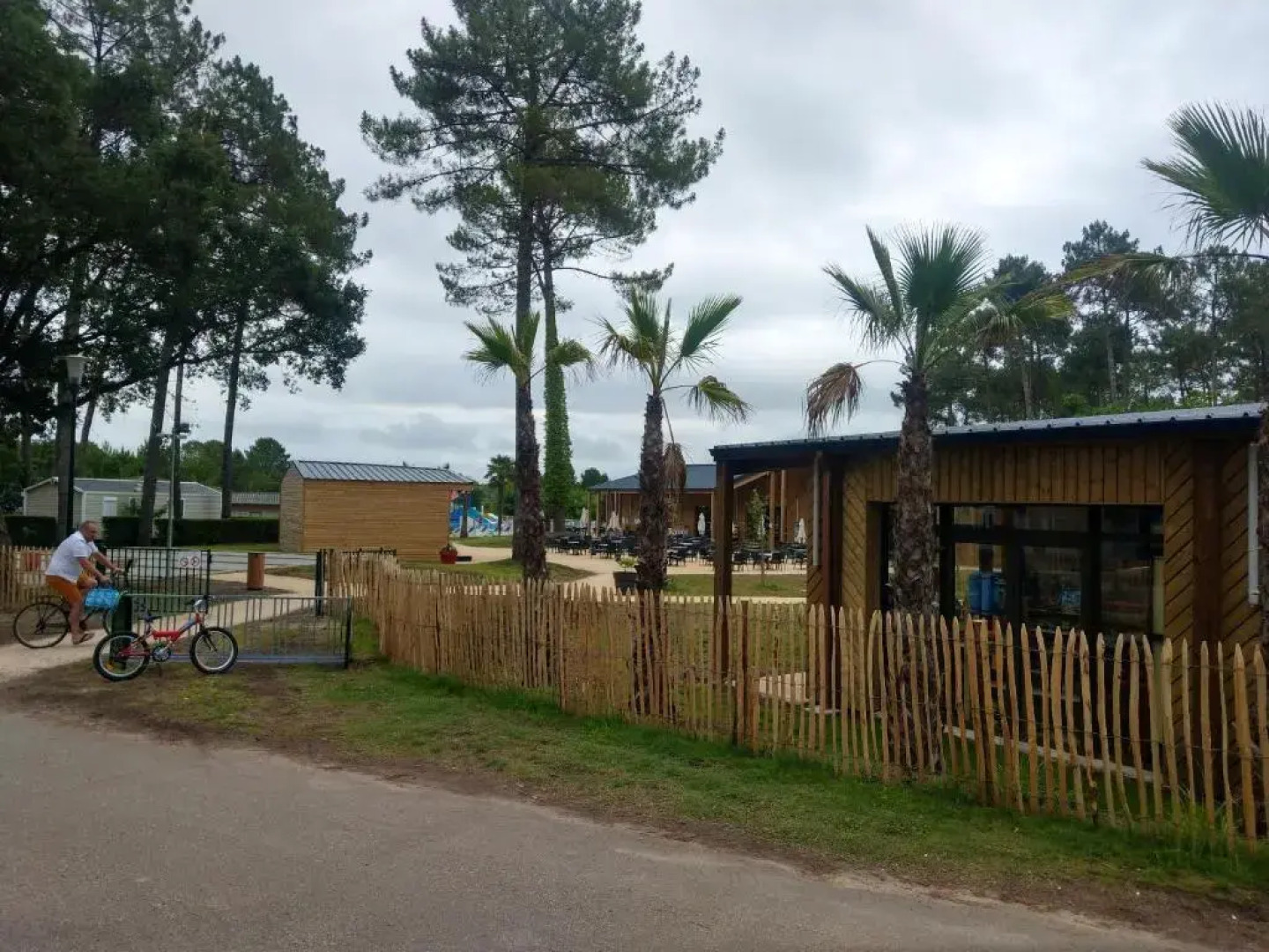 Bungalow de 2 chambres avec piscine partagee jardin amenage et wifi a Saint Julien en Born a 4 km de la plage