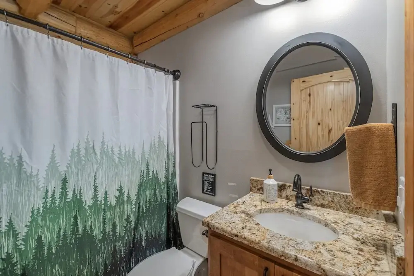 Bearfoot Chalet 3 Bedroom Home by NW Comfy Cabins