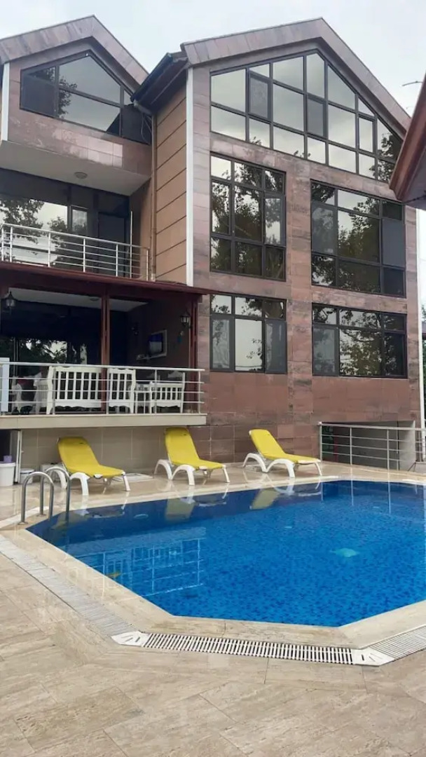 Serene Luxury Villa With Private Pool in Yalova