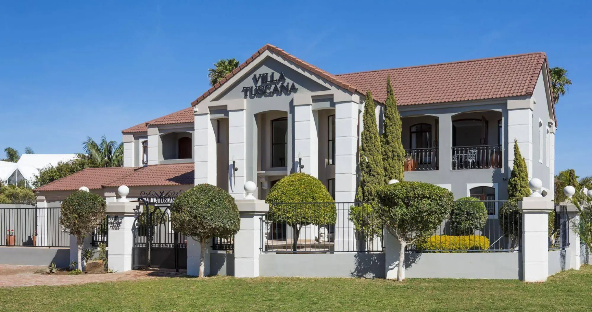 Villa Tuscana By Mantis