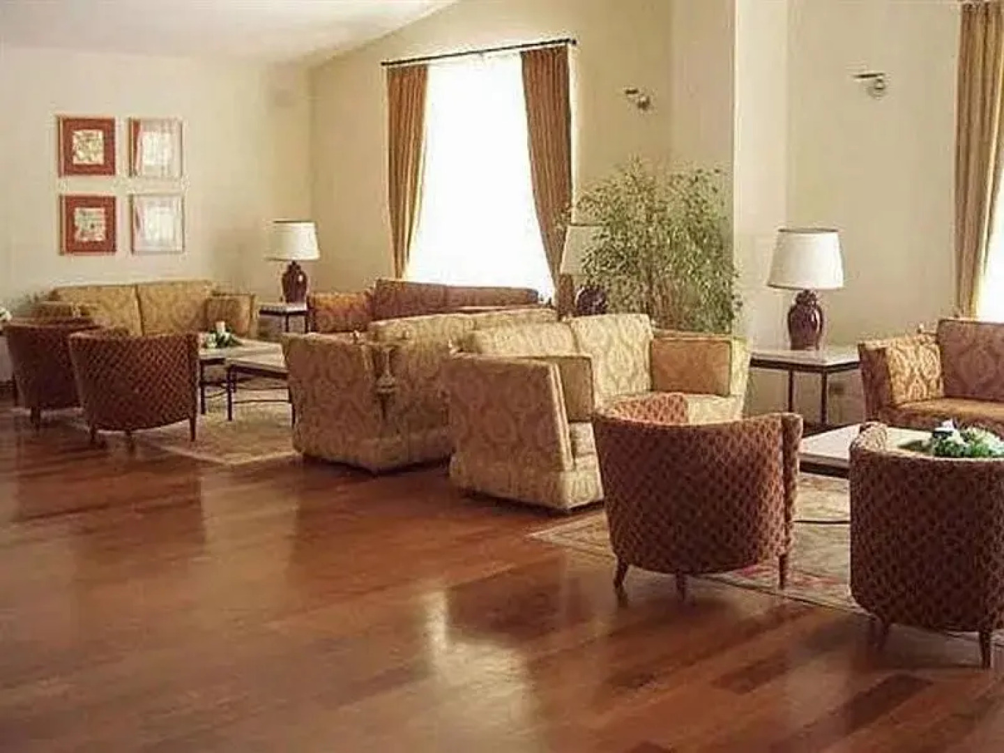 Apulia Hotels Castel del Monte