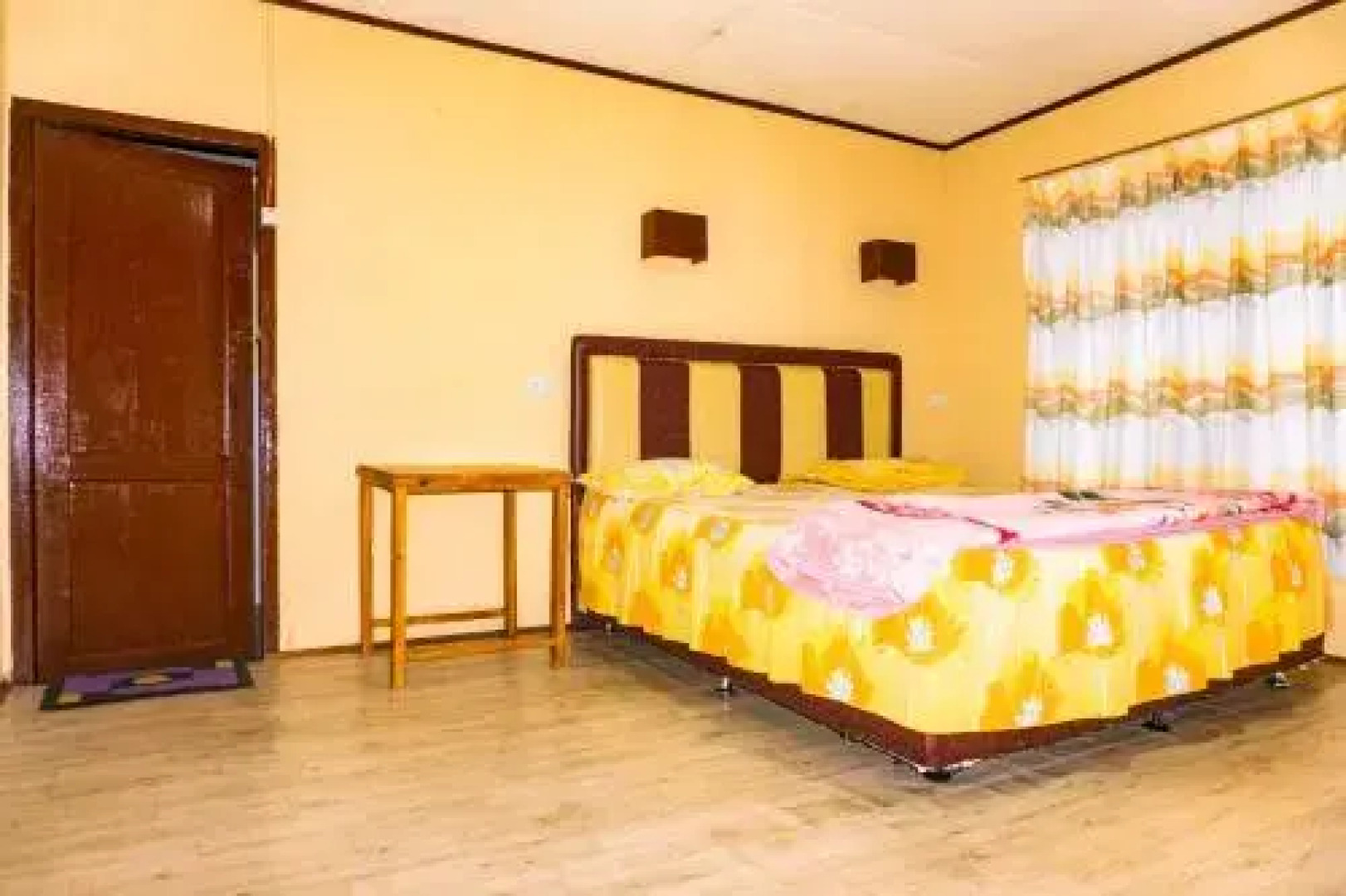 Reggae Guest House Tuktuk