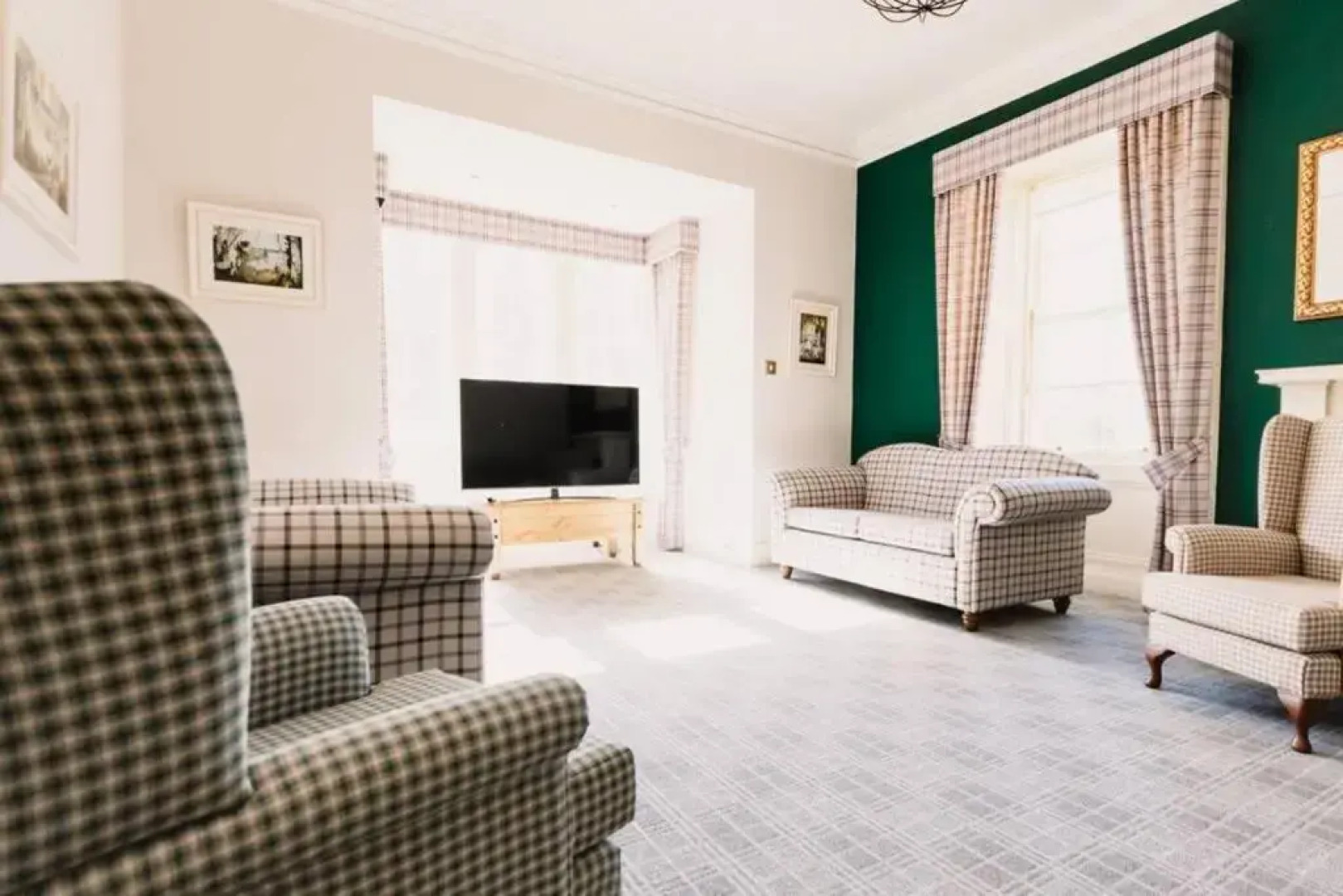 Wallace Apartment - A unique apartment in countryside park with WIFI and access to bar and pool