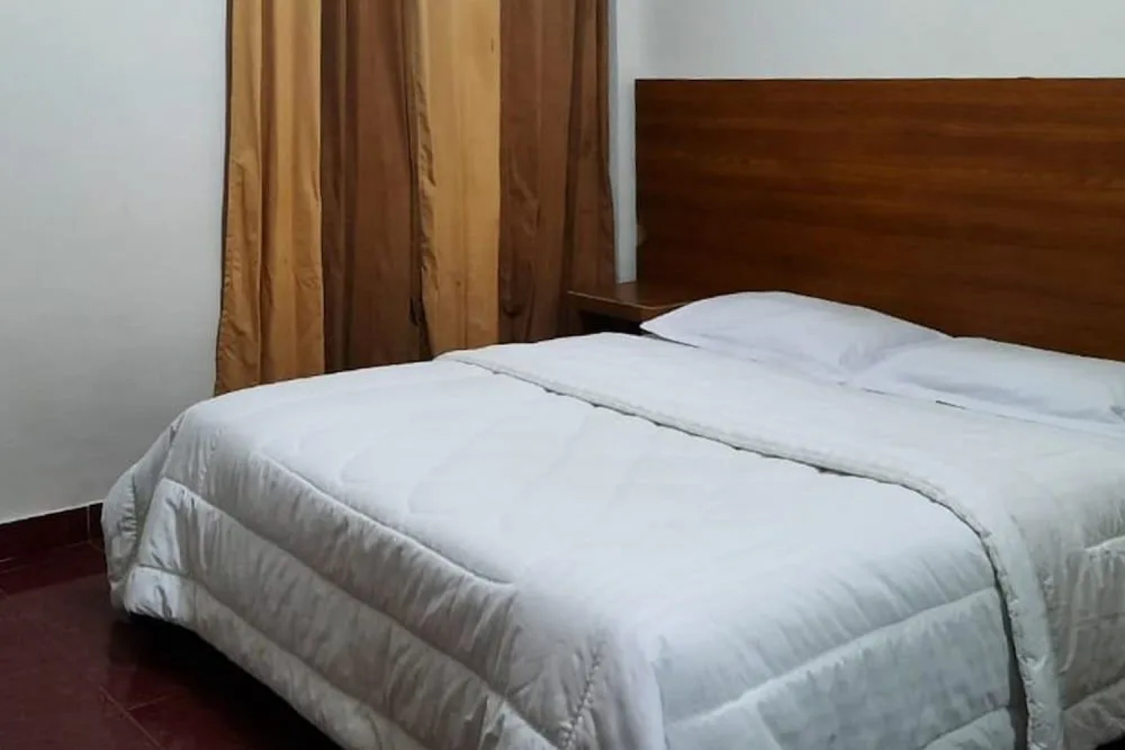 RedDoorz near Pagoda Open Stage Parapat