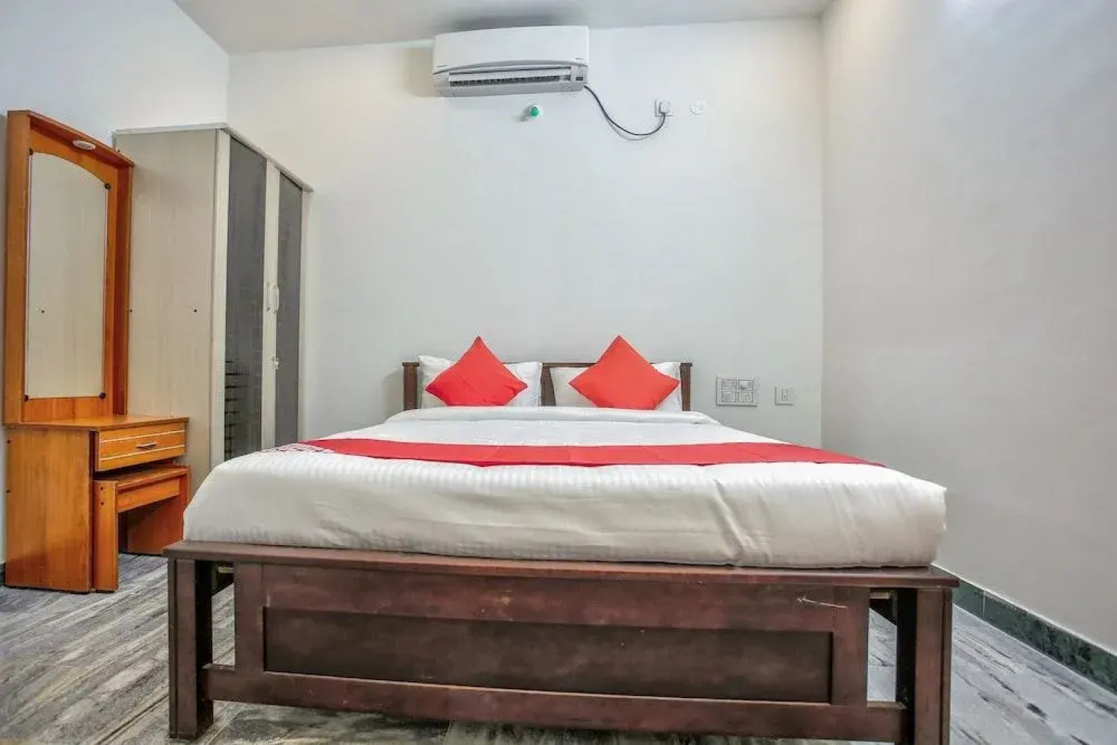 OYO 35931 Leo's Home Stay