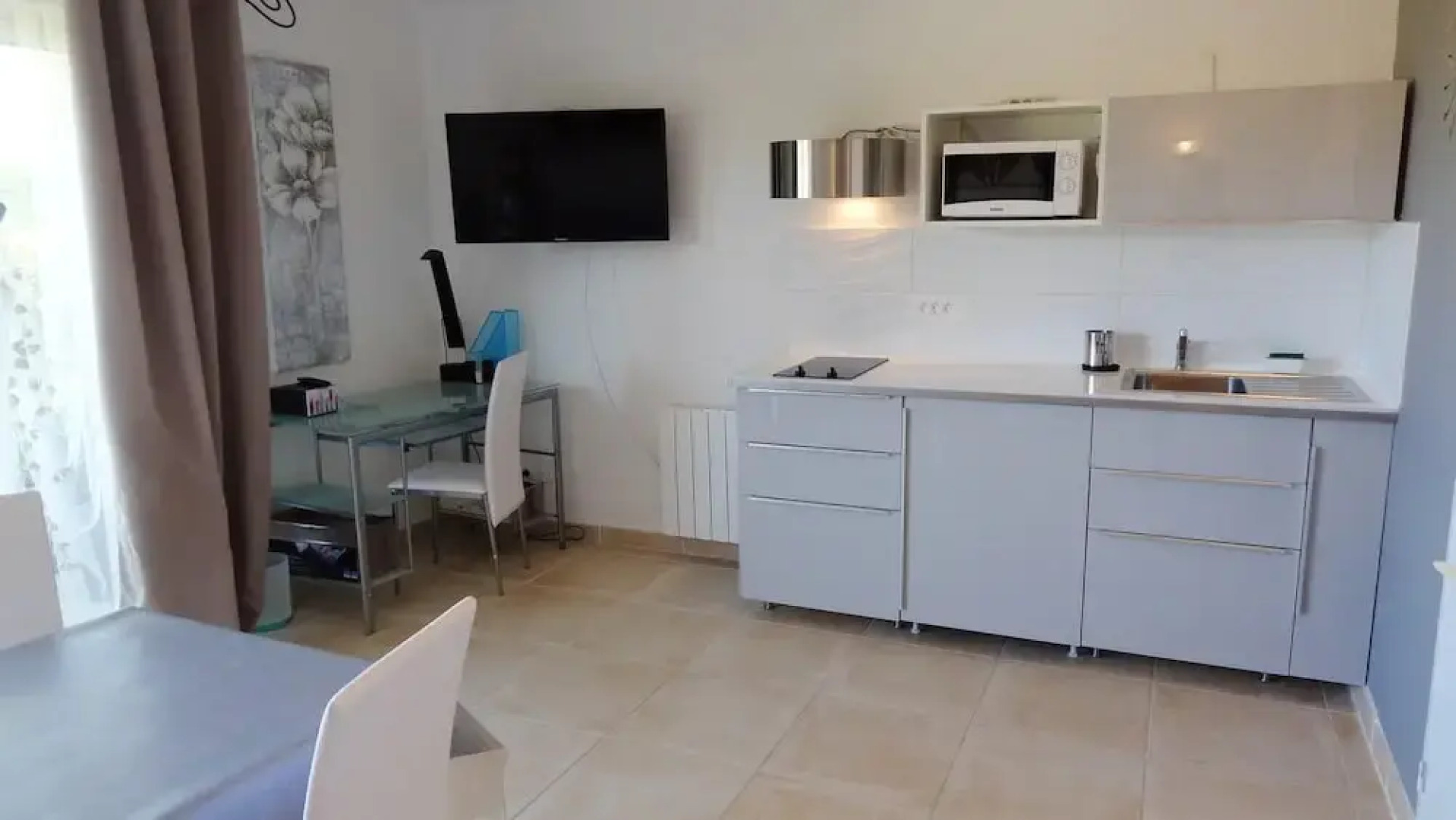 Apartment With one Bedroom in Manosque, With Wonderful Mountain View, Furnished Garden and Wifi - 97 km From the Beach