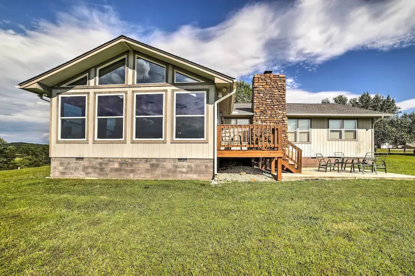 Holiday Island Home w/ Patio + Golf Course View!