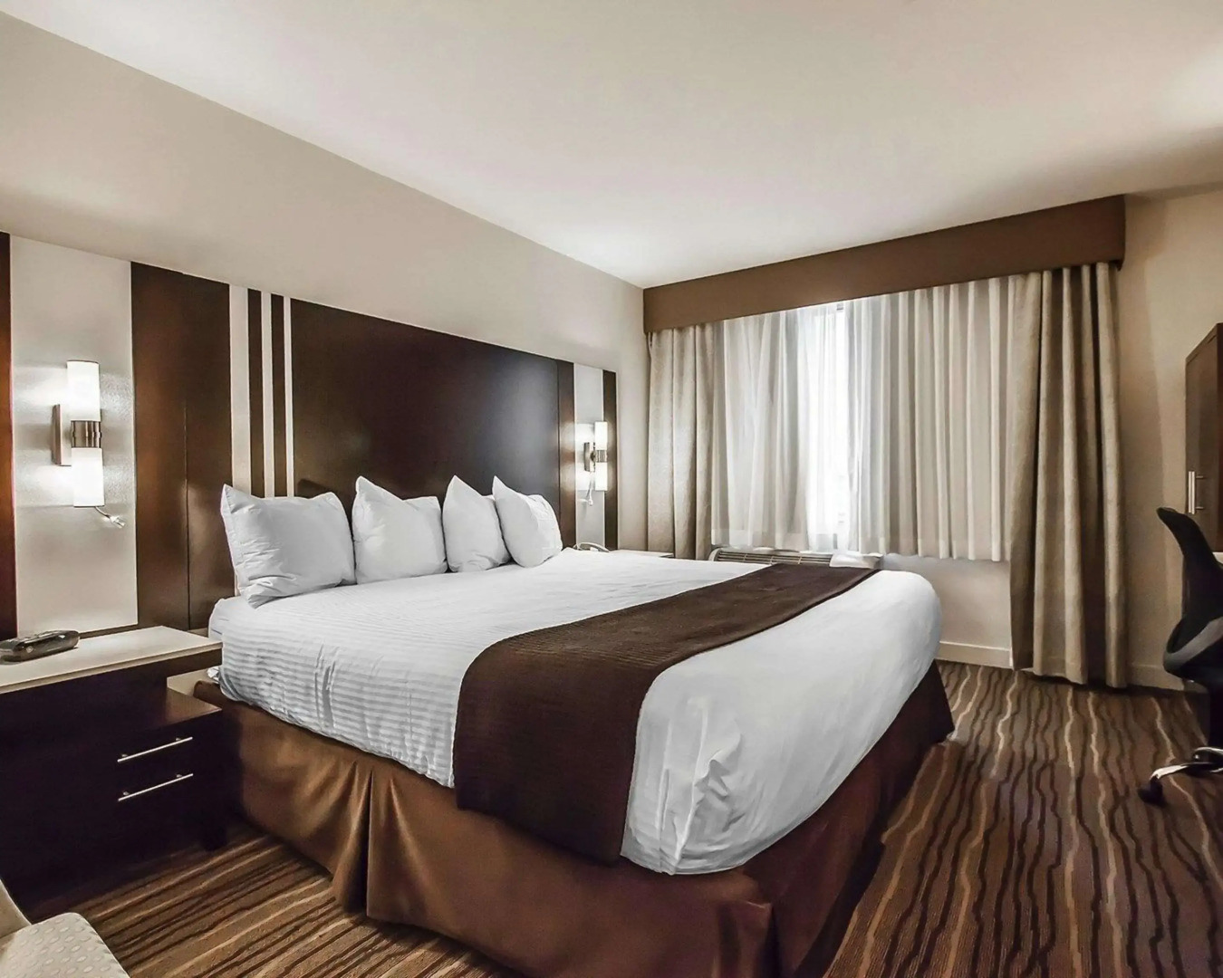 Comfort Hotel Vancouver Airport