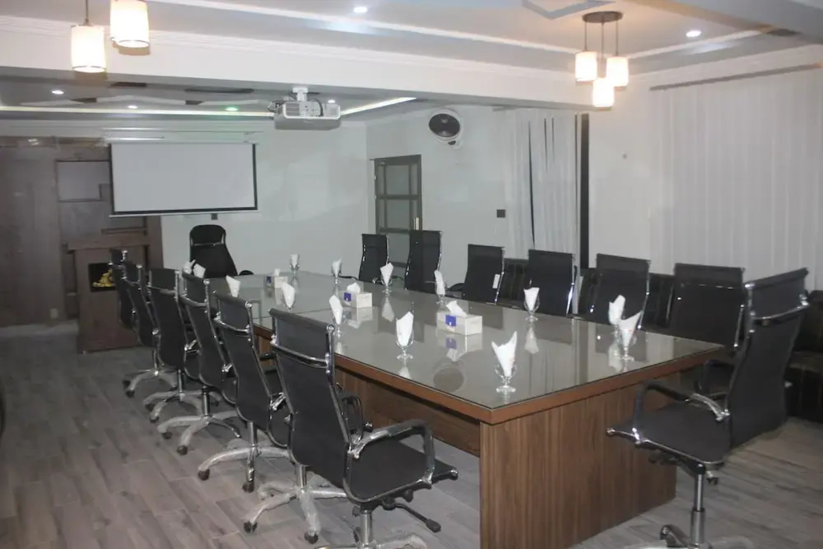 Khan Continental Hotel & Restaurant