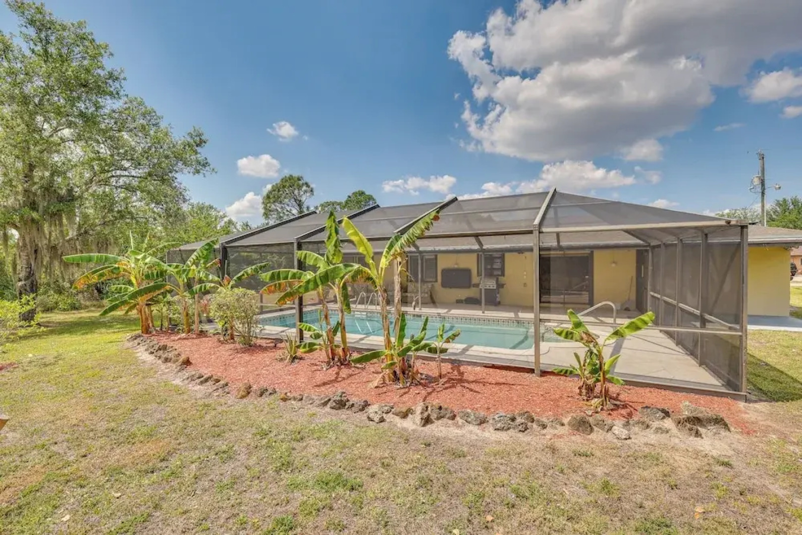 Saltwater Pool & Lanai: Lehigh Acres Escape!