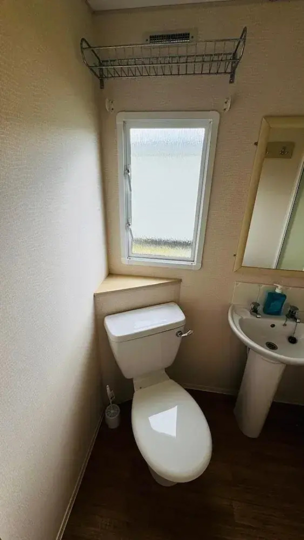 3-bed Carvan, Sleeps 6, Pets & Parking