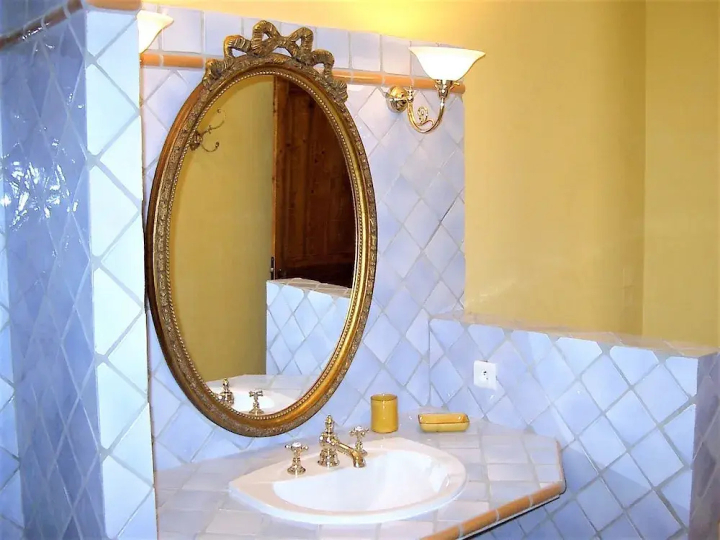 Villa With 5 Bedrooms in Saint Saturnin les Apt, With Wonderful Mounta