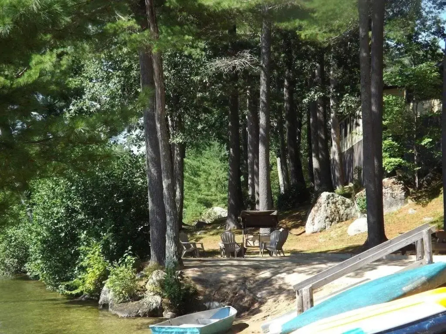 Boulders Lakefront Motel