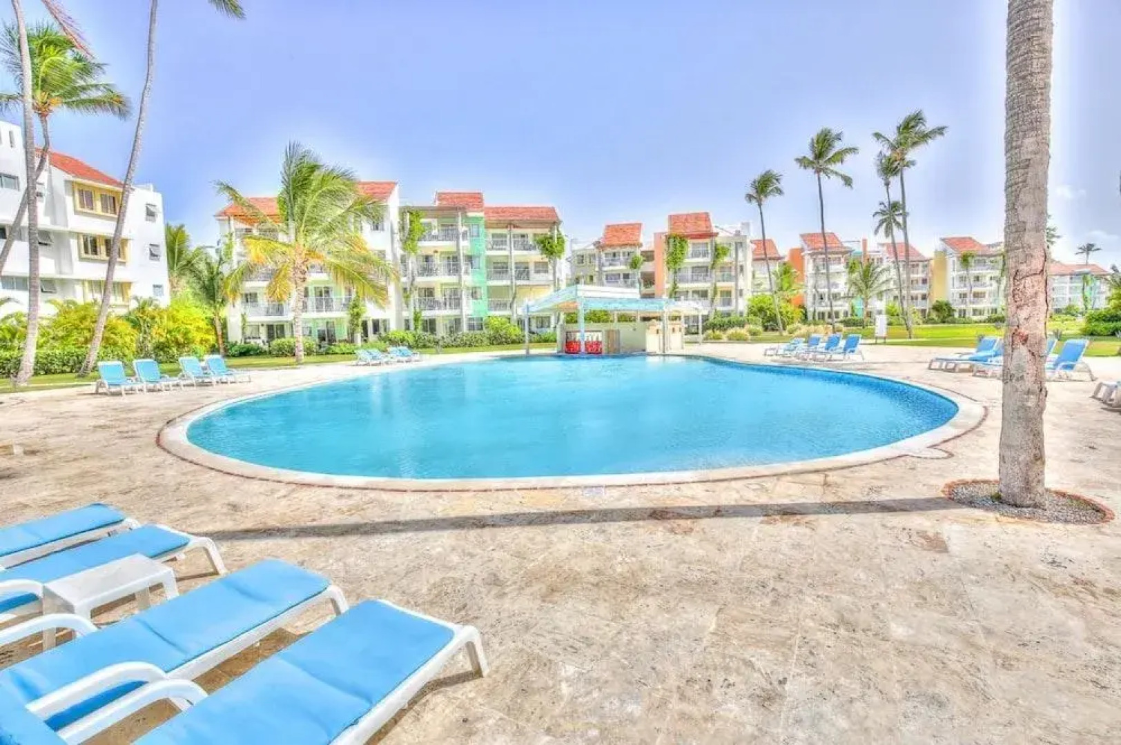 Beachfront Glamorous Apartment With Ocean Views