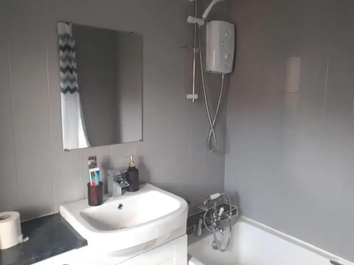 2 Bed House - Sleeps 4 - Pets - Garden - Parking