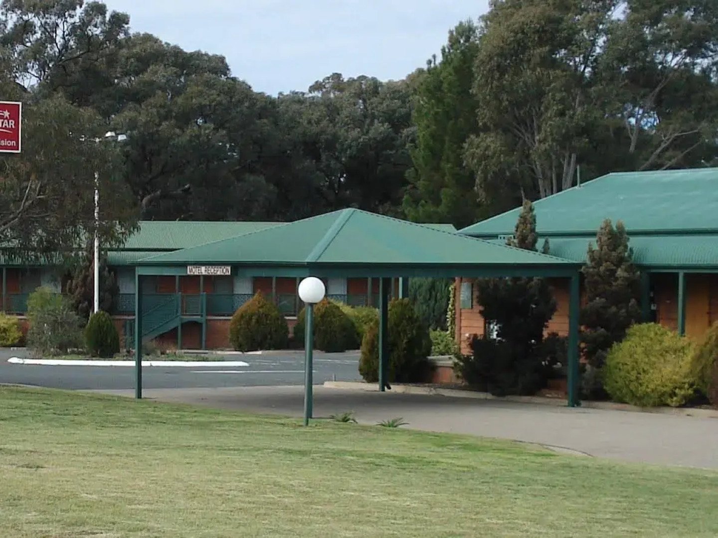Deniliquin Country Club Motor Inn