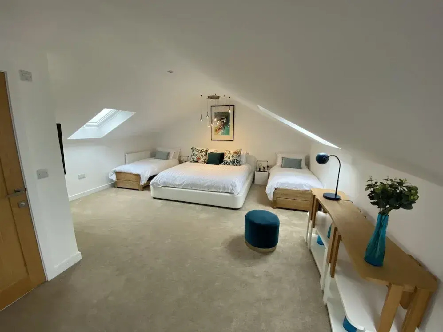 Lincoln 4-beds, Sleeps 13, Hot Tub & Pet Friendly