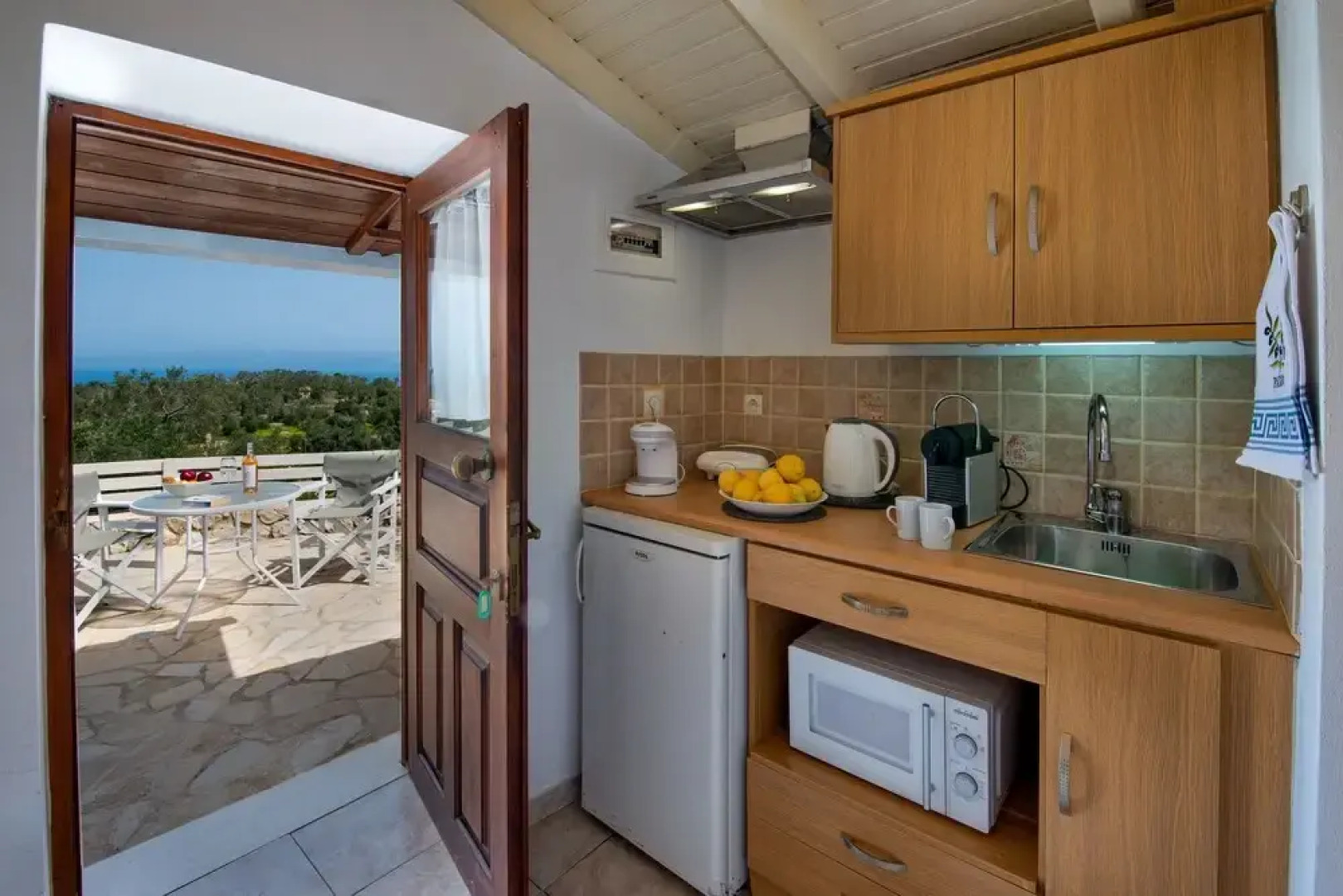 Paxos Couple House By Konnect