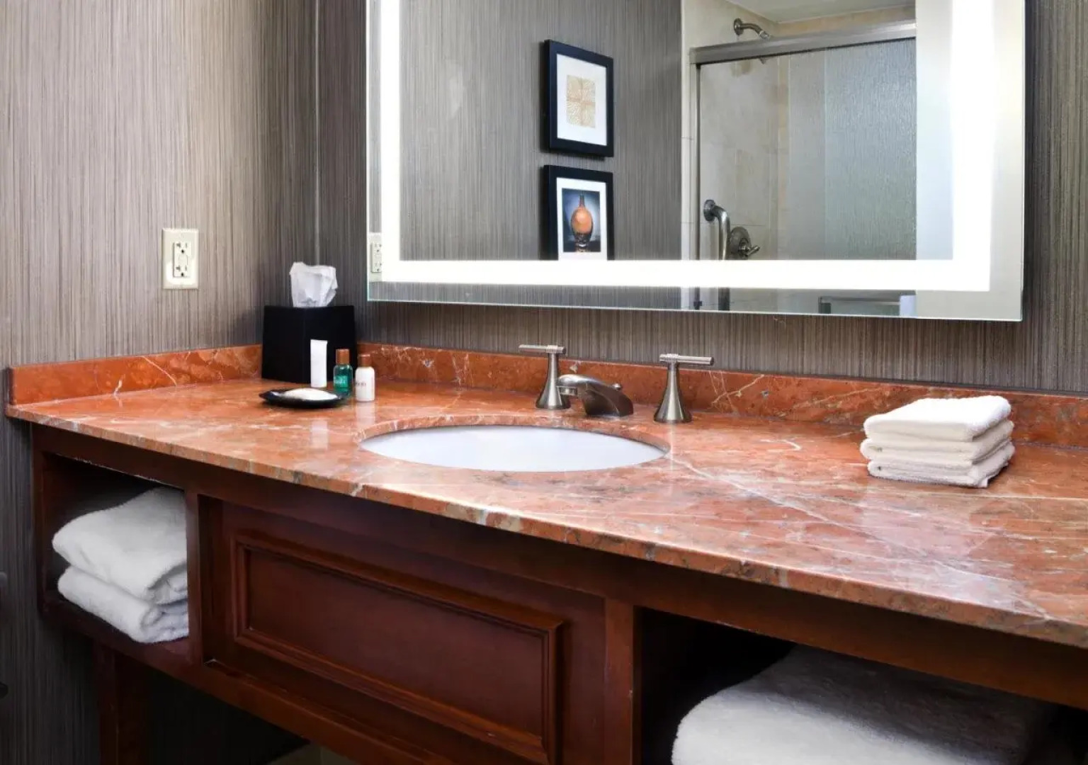 Sheraton Niagara Falls