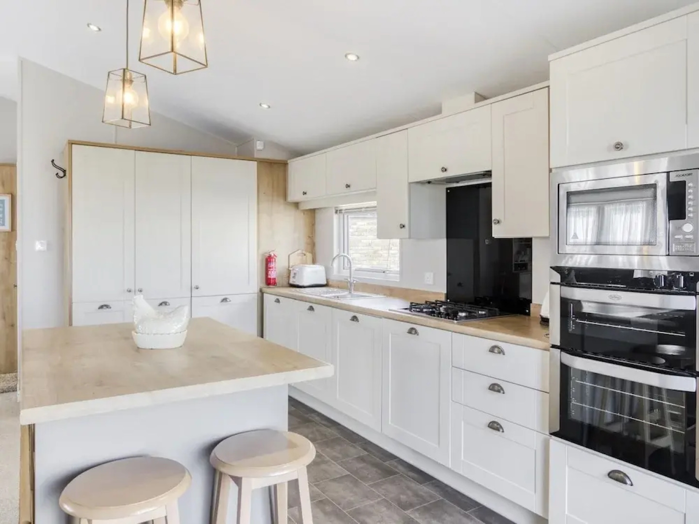 Cosy Home in Hastings With Balcony