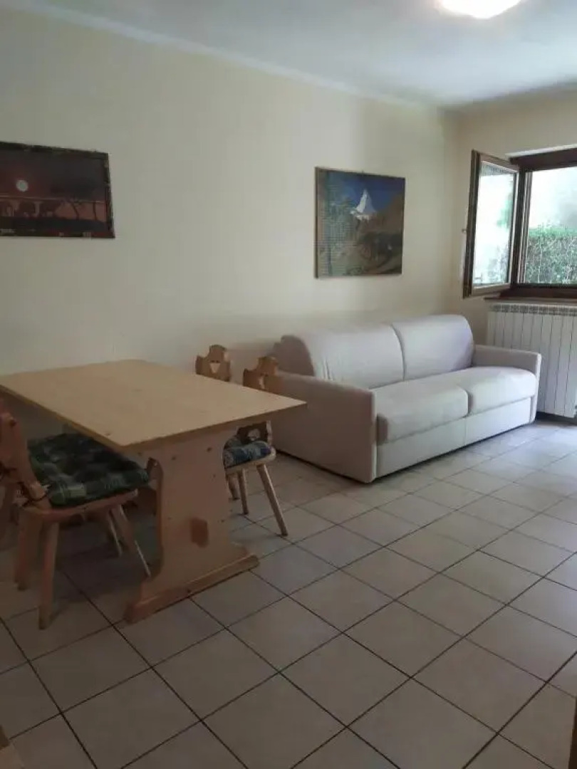 bilocale con giardino e box