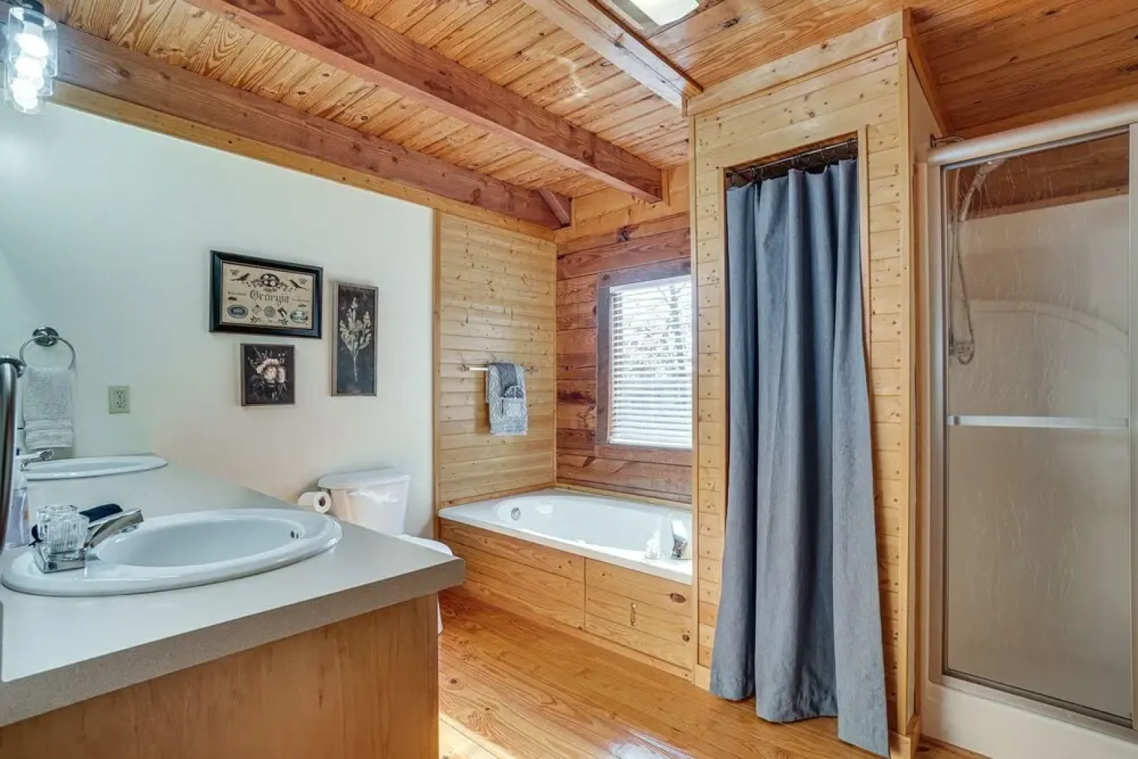 Spacious Log Cabin in Helen w/ Deck & Pool Access!
