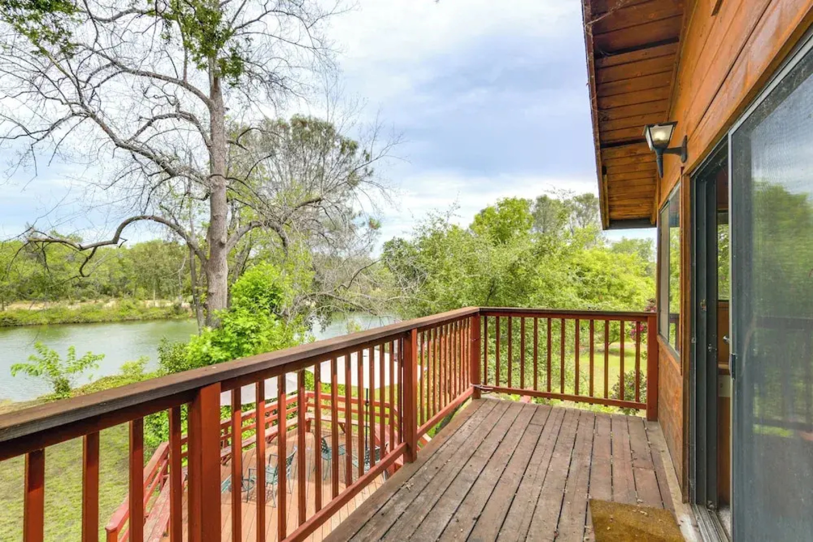 5 Mi to Lake Oroville: Huge Riverfront Home!