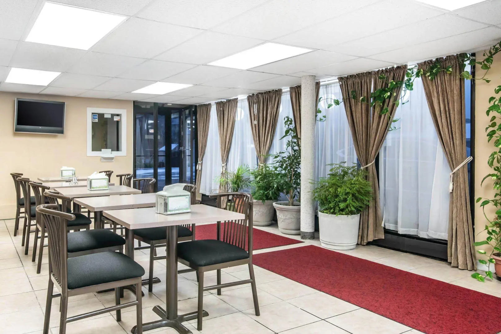 Rodeway Inn & Suites Ithaca South