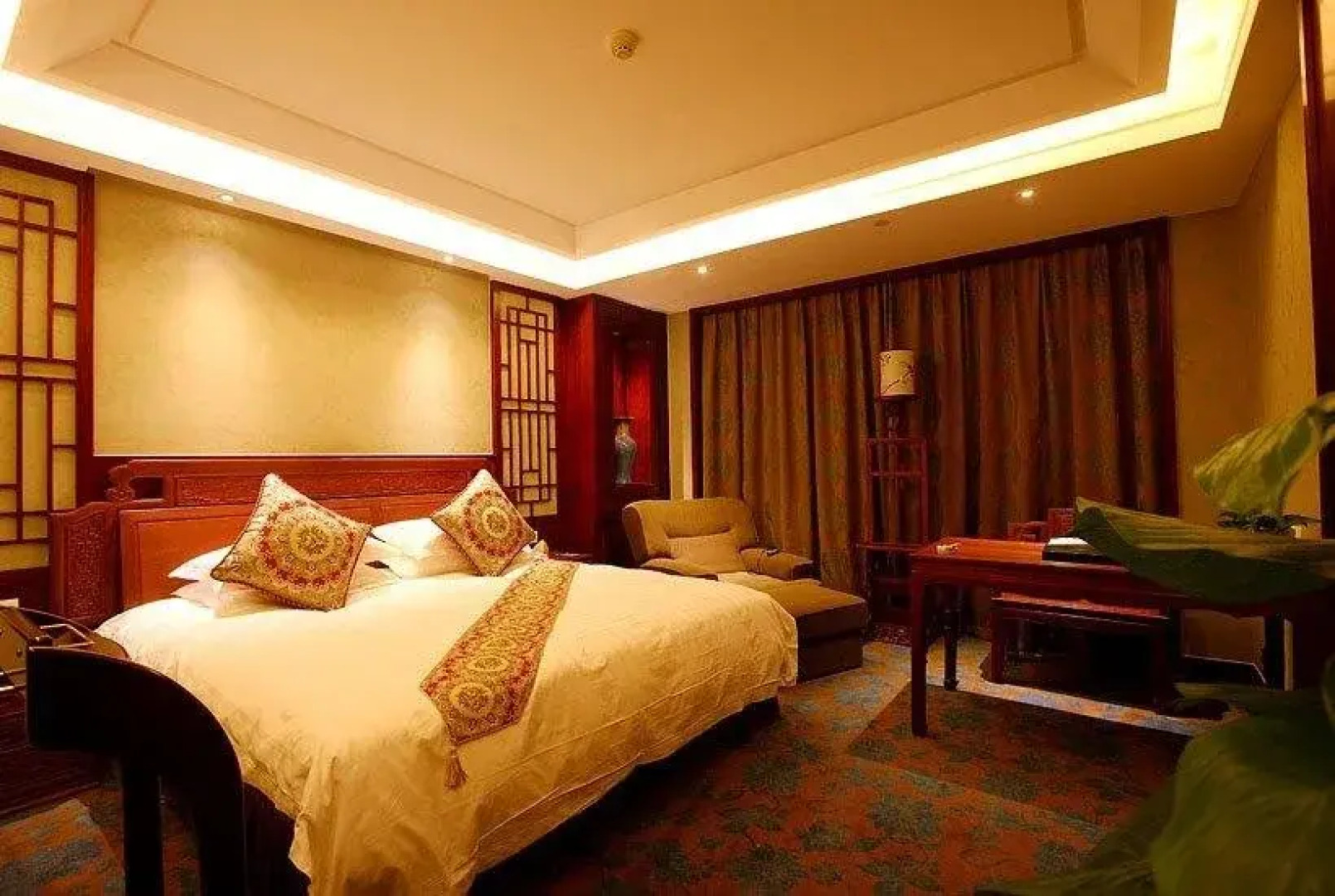 Huzhou Wuxing Crown Hotel