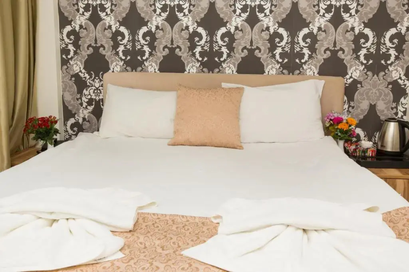 Honey Hotel