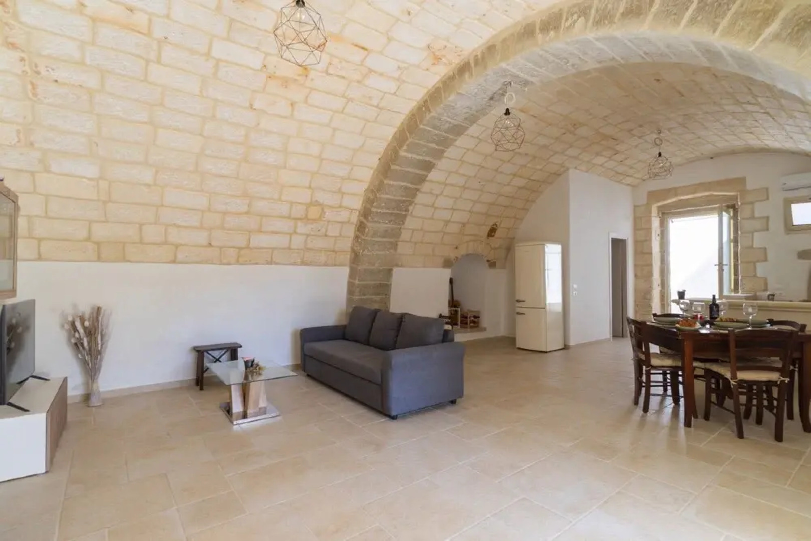 2873 Villa Pussacra by Barbarhouse