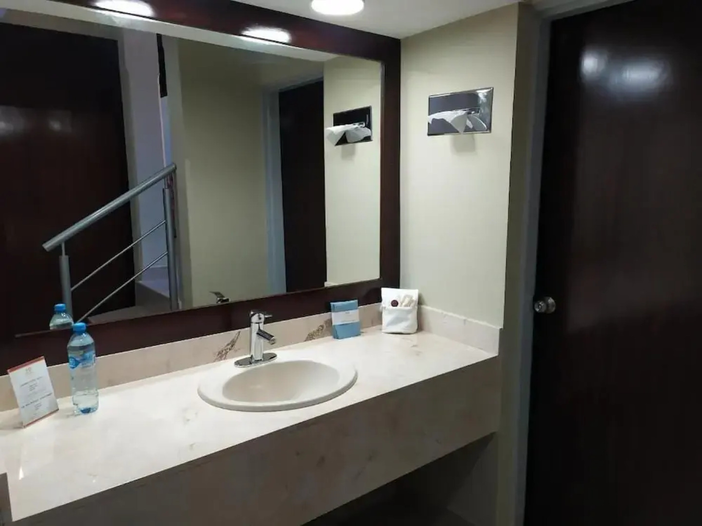 El Camino Hotel & Suites