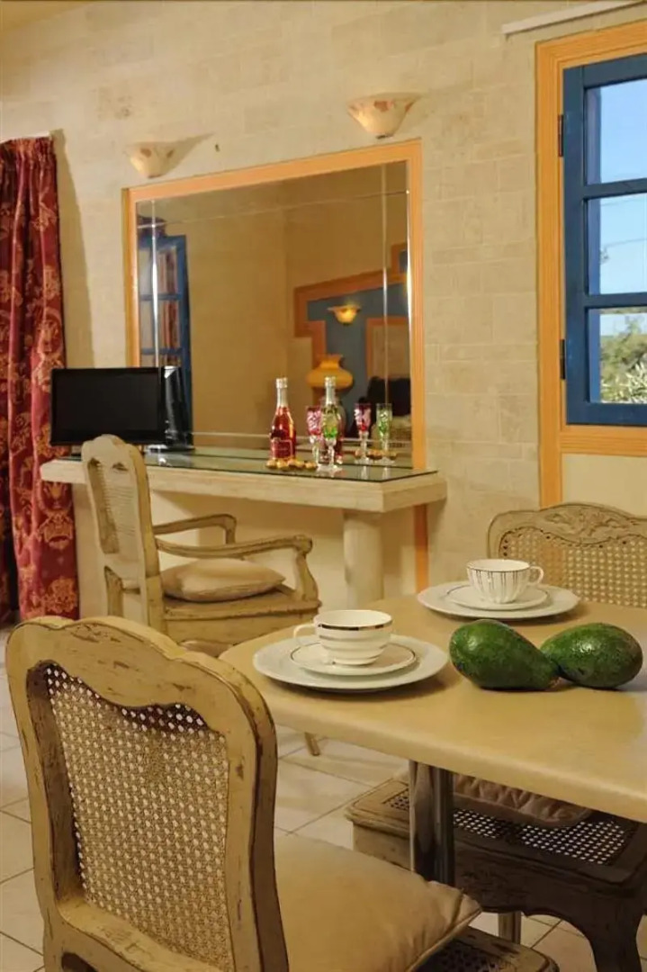 Parthenis Hotel & Suites