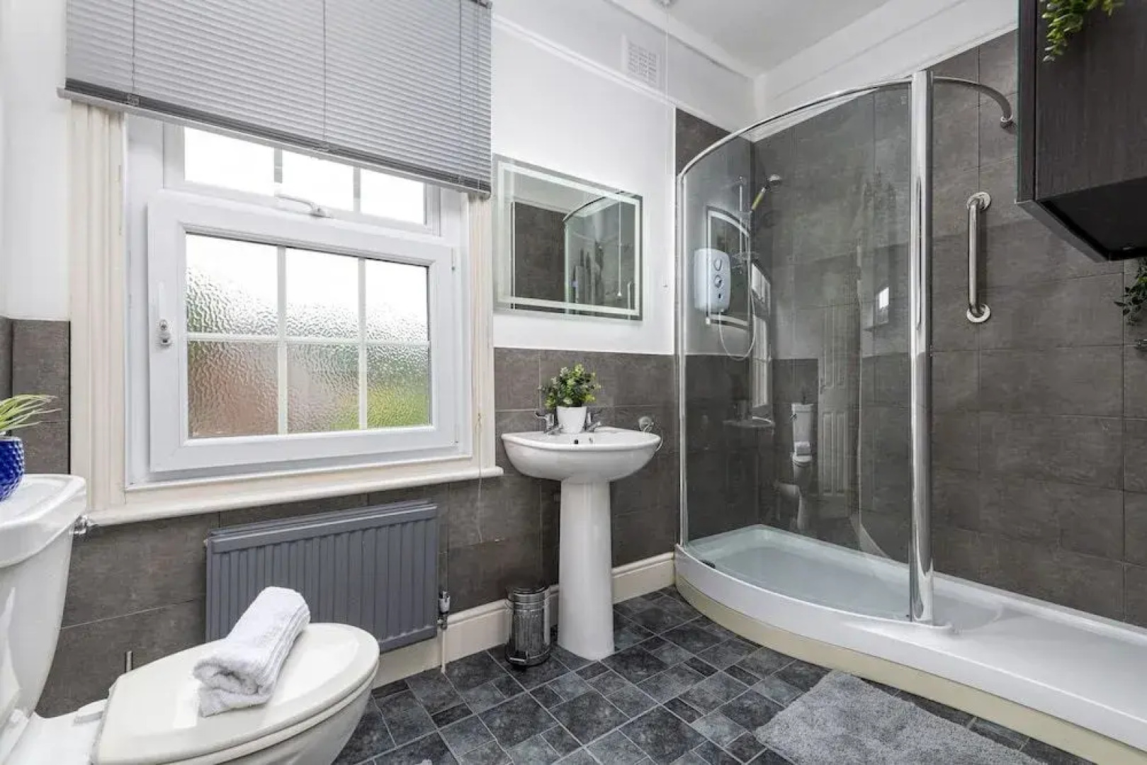 The Lincoln Book Inn