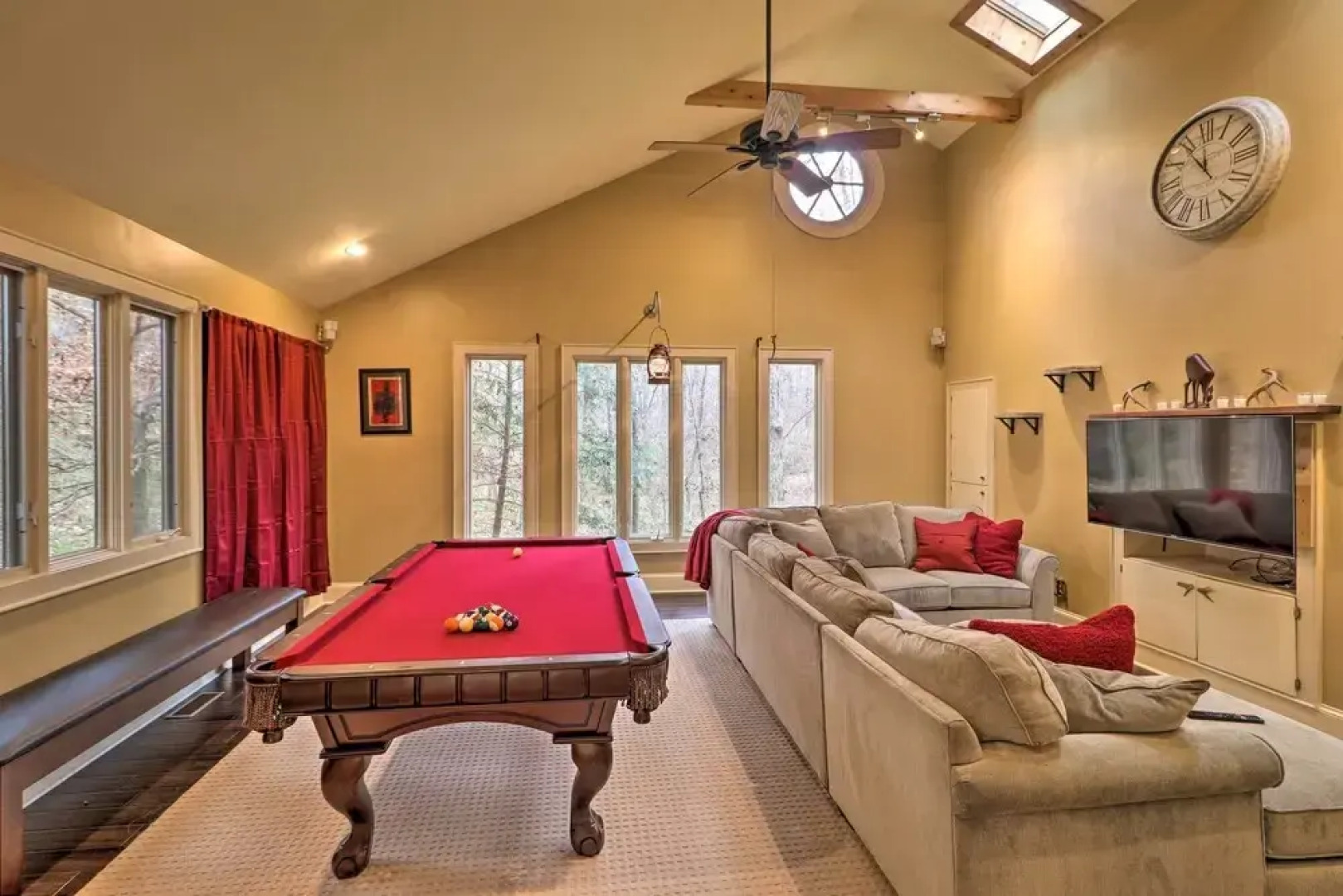 Cozy Conyers Cabin w/ Fireplace & Pool Table!