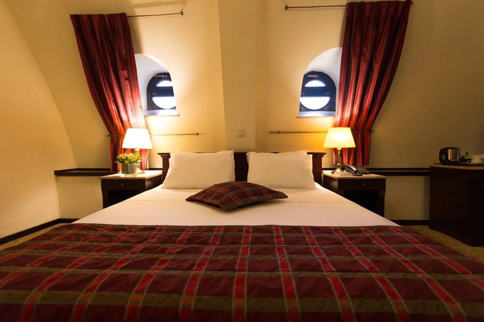 Zeus Essence Bucharest Venezia