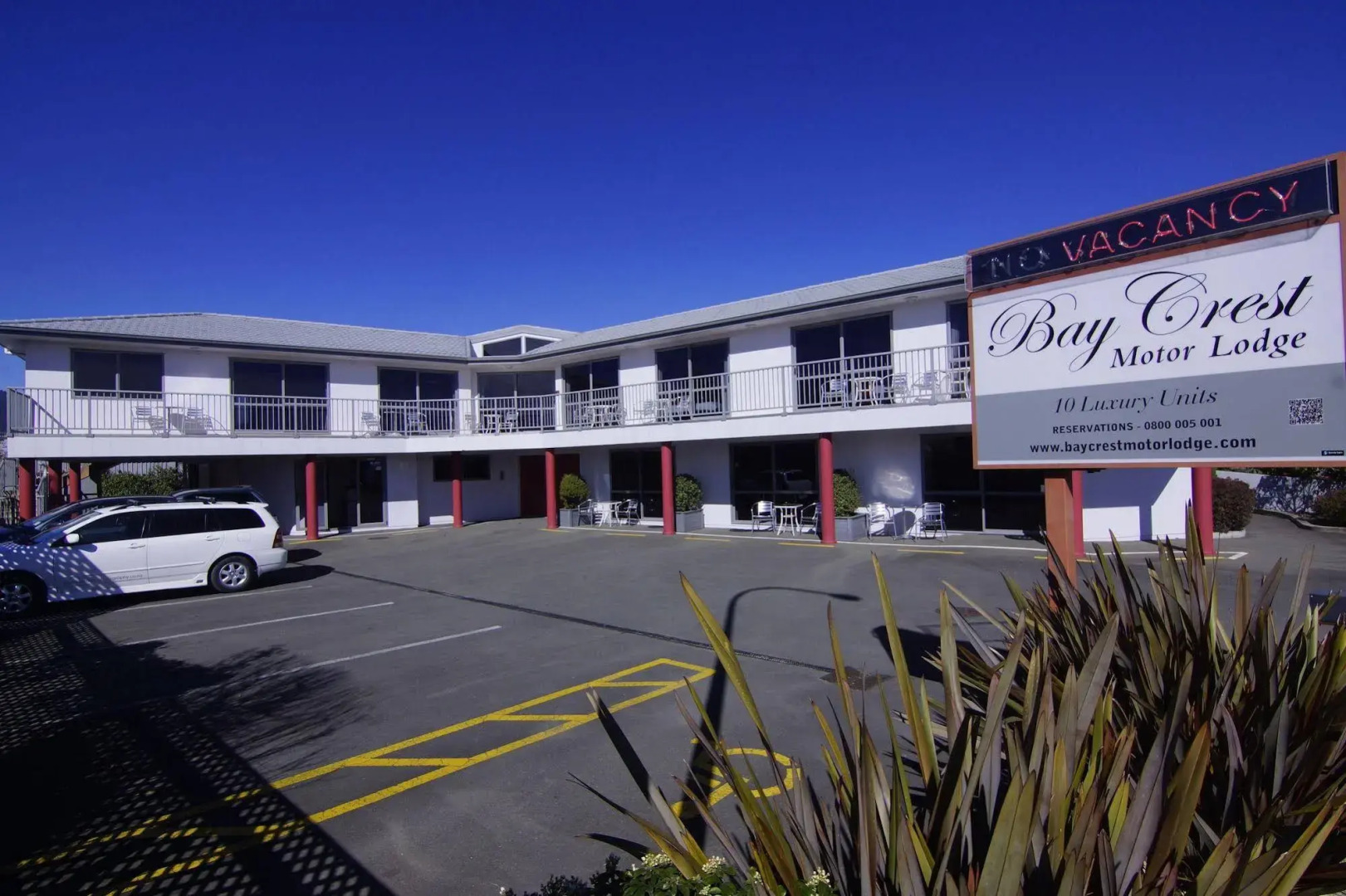 Bay Crest Motor Lodge