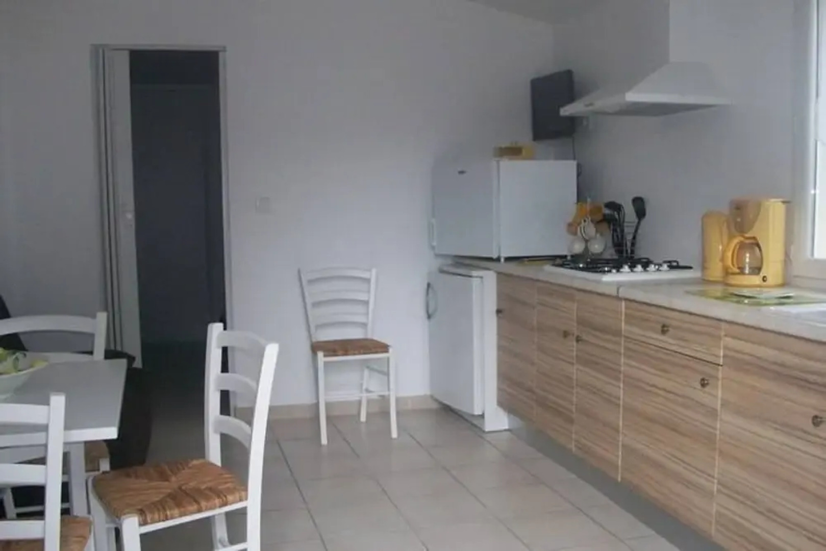 Bright Apartment With one Bedroom in Robion, With Pool Access, Enclose