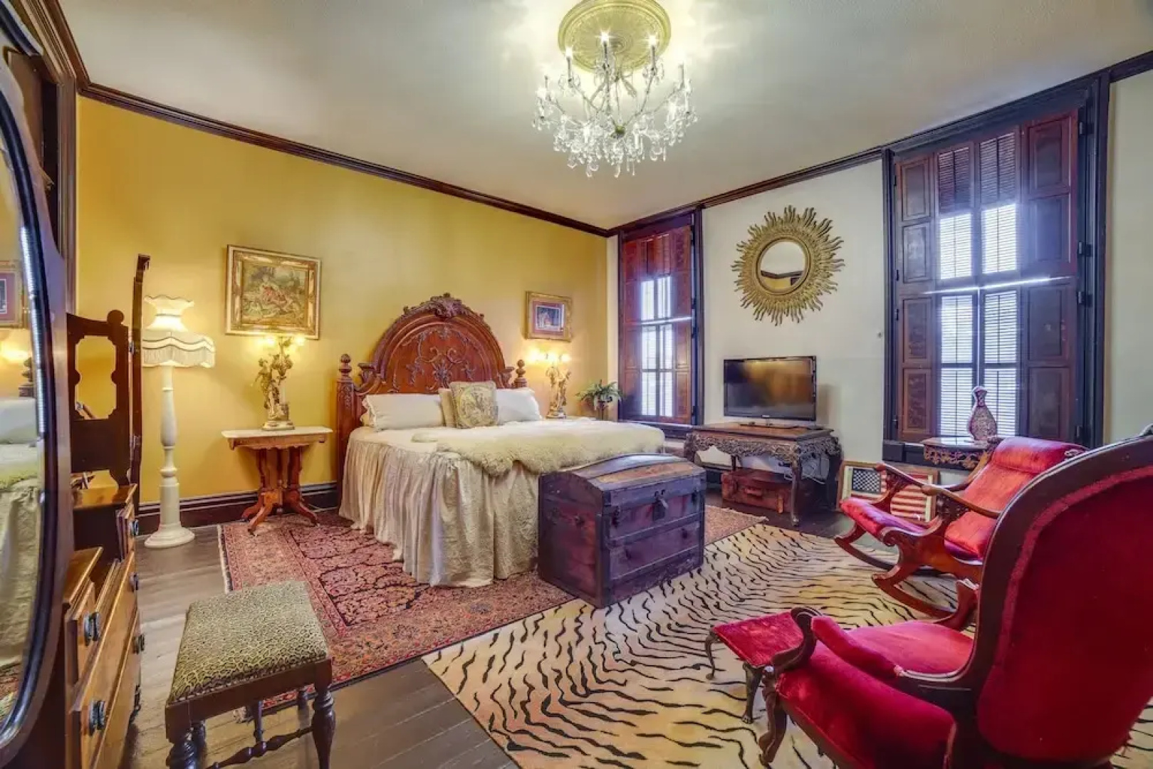 Vintage Apartment in Historic Downtown La Porte!