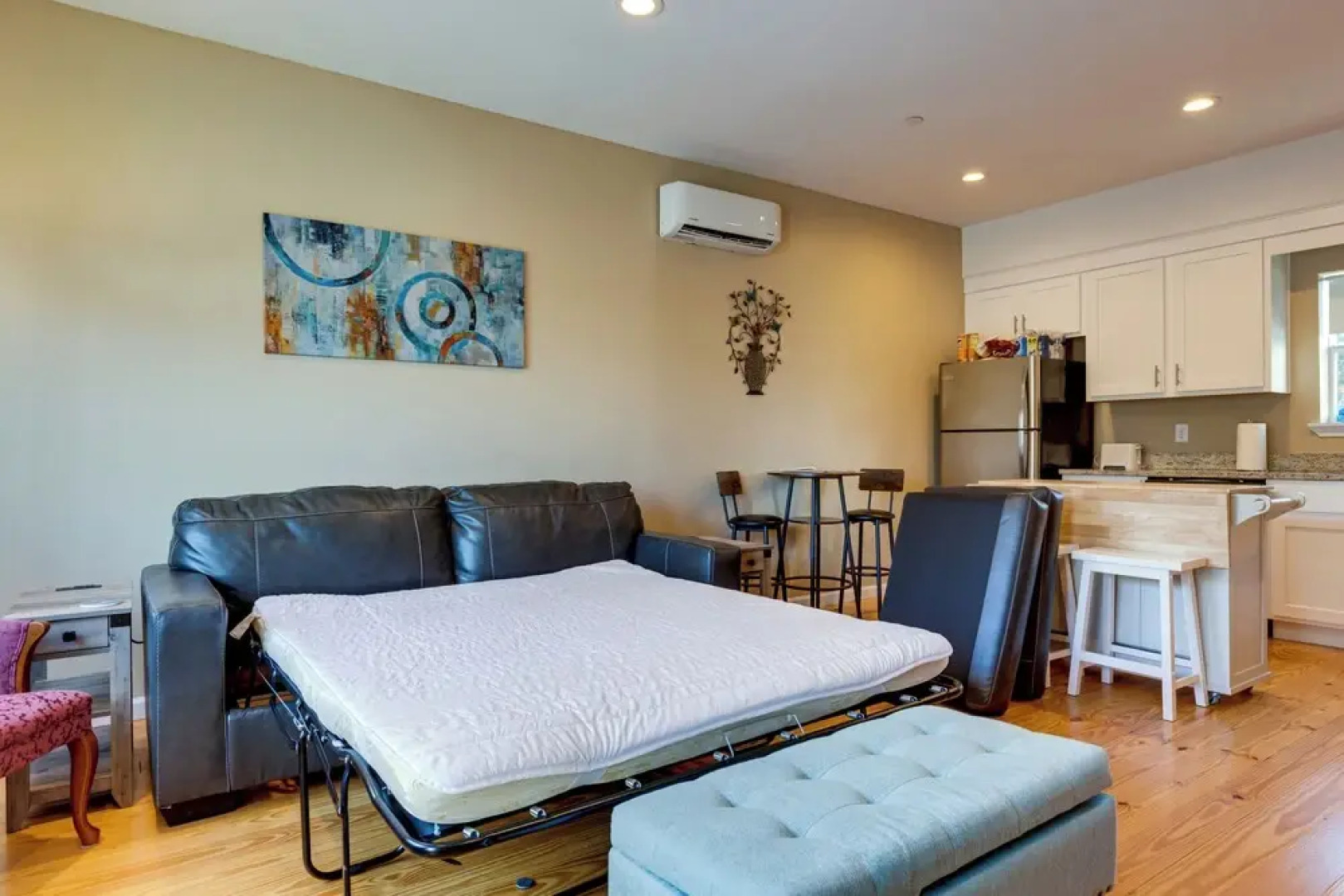 Game Room w/ Pool Table! Downtown Mobile Condo